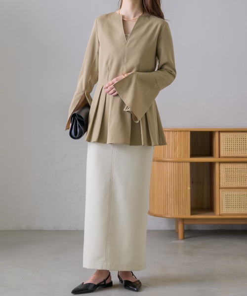 NEUNA（ヌナ）の「スリットアームフレアスリーブウエストタック/プリーツフリルぺプラムトップス（シャツ/ブラウス・レディース・ベージュ/アイボリー/ブラック/グレー・FREE）」の8枚目の写真