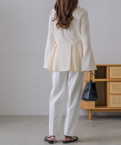 NEUNA（ヌナ）の「スリットアームフレアスリーブウエストタック/プリーツフリルぺプラムトップス（シャツ/ブラウス・レディース・ベージュ/アイボリー/ブラック/グレー・FREE）」の12枚目の写真