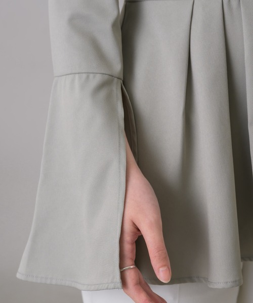 NEUNA（ヌナ）の「スリットアームフレアスリーブウエストタック/プリーツフリルぺプラムトップス（シャツ/ブラウス・レディース・ベージュ/アイボリー/ブラック/グレー・FREE）」の22枚目の写真