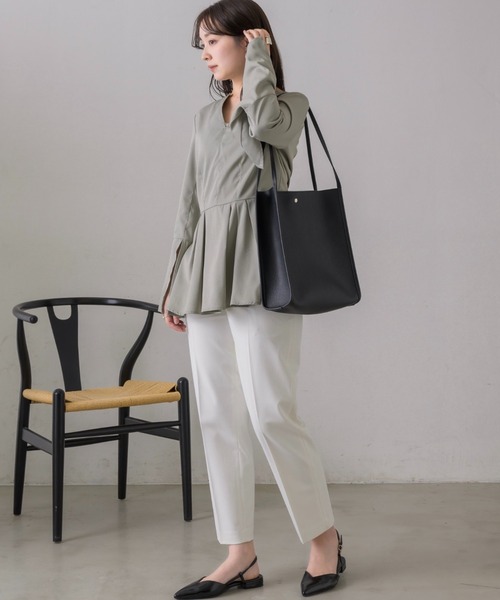 NEUNA（ヌナ）の「スリットアームフレアスリーブウエストタック/プリーツフリルぺプラムトップス（シャツ/ブラウス・レディース・ベージュ/アイボリー/ブラック/グレー・FREE）」の16枚目の写真