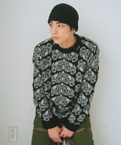 WHIMSIC(ウィムジック)の「【UNISEX】アラベスクパターンジャガードニットプルオーバー(ニット/セーター・メンズ・ブラック/グレー/キャメル・FREE)」の1枚目の写真