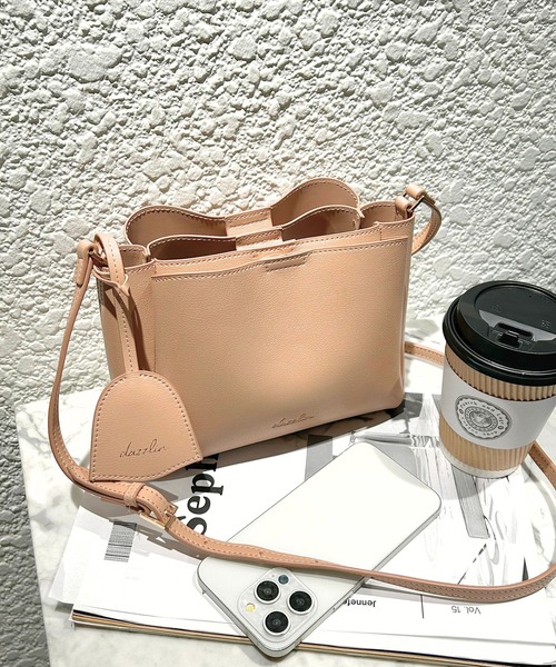 dazzlin（ダズリン）の「dazzlin/ダズリン　ダブルフェイスショルダーバッグ キーリングチャーム付属（ショルダーバッグ・レディース・ベージュ系その他/ピンク系その他/ブラック/アイボリー・FREE）」の4枚目の写真