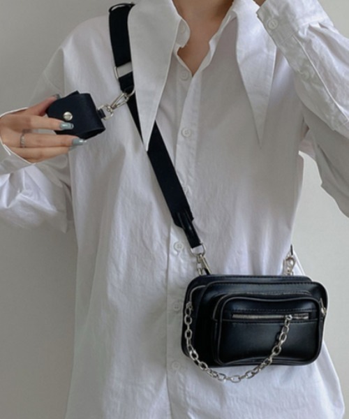 .KOM（ドットコム）の「『.KOM/ドットケーオーエム』2連チェーンミニショルダーバッグ【Y】【CN】（ショルダーバッグ・レディース・ブラック・FREE）」の7枚目の写真