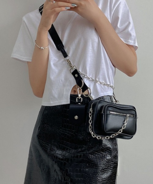 .KOM（ドットコム）の「『.KOM/ドットケーオーエム』2連チェーンミニショルダーバッグ【Y】【CN】（ショルダーバッグ・レディース・ブラック・FREE）」の8枚目の写真