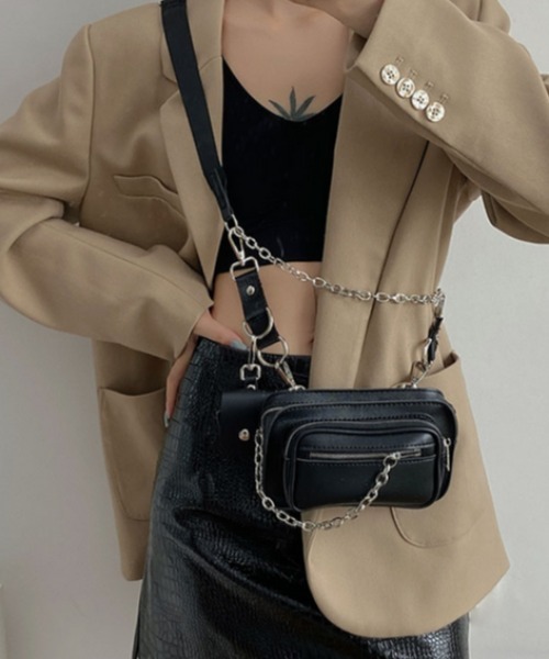 .KOM（ドットコム）の「『.KOM/ドットケーオーエム』2連チェーンミニショルダーバッグ【Y】【CN】（ショルダーバッグ・レディース・ブラック・FREE）」の2枚目の写真