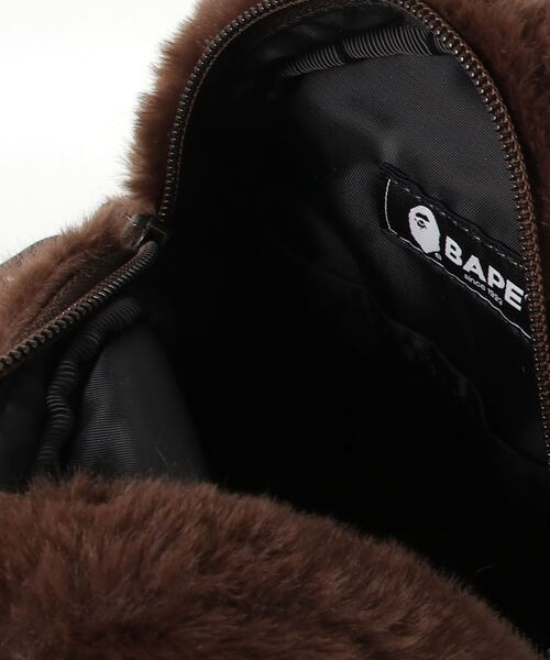 A BATHING APE(アベイシングエイプ)の「APE HEAD SHOULDER BAG M(ショルダーバッグ・メンズ・ブラウン・FREE)」の6枚目の写真