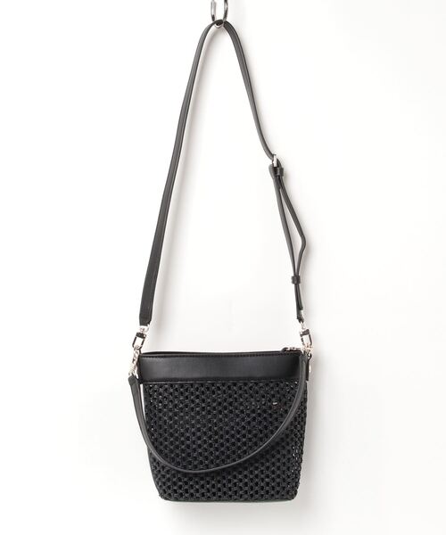 Guess（ゲス）の「VIKKY Bucket ショルダーバッグ レディース（ショルダーバッグ・レディース・ブラック・ONE SIZE）」の11枚目の写真