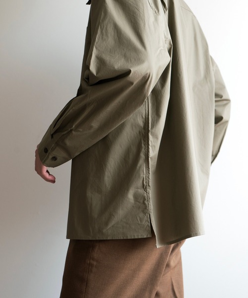 COURO（コウロ）の「23SS リラクシー コットンブロード シャツ（シャツ/ブラウス・メンズ・グレイッシュベージュ/ベージュ/カーキ/ブラウン/ブルーグレー/グリーン/ホワイト・S/M/L）」の9枚目の写真