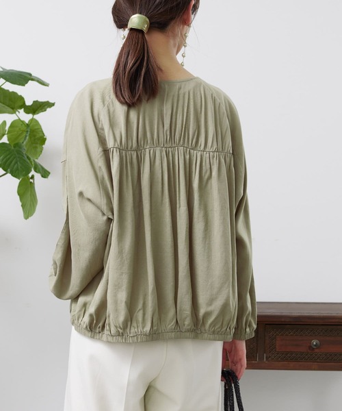 Chez toi(シェトワ)の「レーヨンリネン切替ギャザーブルゾン(ブルゾン・レディース・モカ/グリーン/オフホワイト/ブラック・FREE)」の6枚目の写真