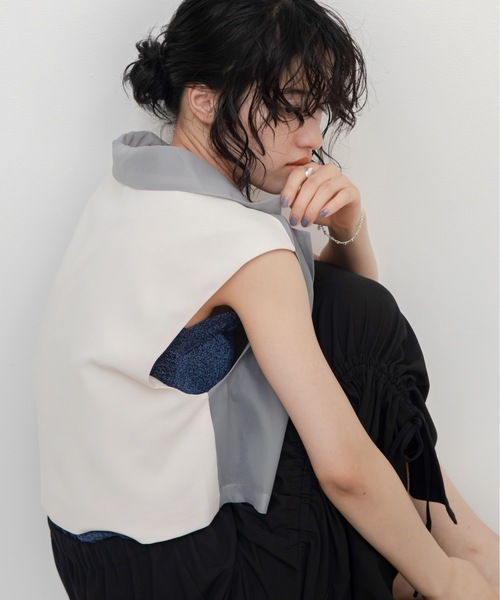 VACANCY（ヴァカンシー）の「シアー切替ショートベスト（ベスト・レディース・グレー/ブラック・FREE）」の20枚目の写真