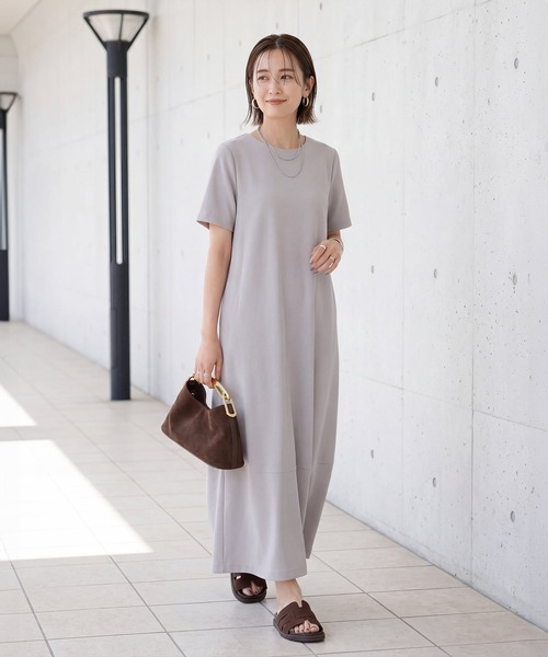 STYLE DELI(スタイルデリ)の「ジャージージョーゼット半袖ワンピース(ワンピース・レディース・ネイビー/グレー/ブラック・01/02)」の2枚目の写真
