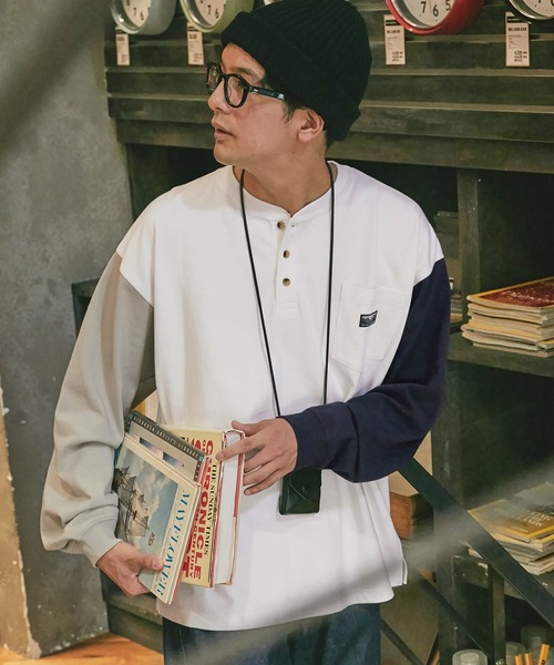 THE CRAFT CREW PRODUCTS(ザクラフトクループロダクツ)の「ヘビーウェイトファンクショナルファブリック ビッグシルエット ヘンリーネックポケット長袖Tシャツ / 抗菌・防臭【THE CRAFT CREW PRODUCTS】(Tシャツ/カットソー・メンズ・アッシュグレー/ホワイト/ダークネイビー/ブラック/グレイッシュベージュ/カーキ/ホワイト系/ブルー/チャコール/ブラウン/キャメル/ダークオリーブ/ダークブラウン/グレイッシュブルー・S/M/L)」の2枚目の写真