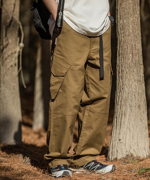 aimoha(アイモハ)の「aimoha outdoorワイドスラックスオーバーサイズベルトつきカーゴパンツ(カーゴパンツ・レディース・ベージュ/ブラック×ブルー・MEDIUM/LARGE/X-LARGE)」の5枚目の写真