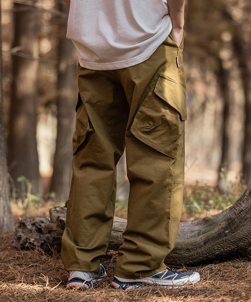 aimoha(アイモハ)の「aimoha outdoorワイドスラックスオーバーサイズベルトつきカーゴパンツ(カーゴパンツ・レディース・ベージュ/ブラック×ブルー・MEDIUM/LARGE/X-LARGE)」の9枚目の写真