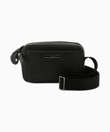Calvin Klein（カルバン・クライン）の「モダンバーカメラバッグ（ボディバッグ/ウエストポーチ・メンズ）」