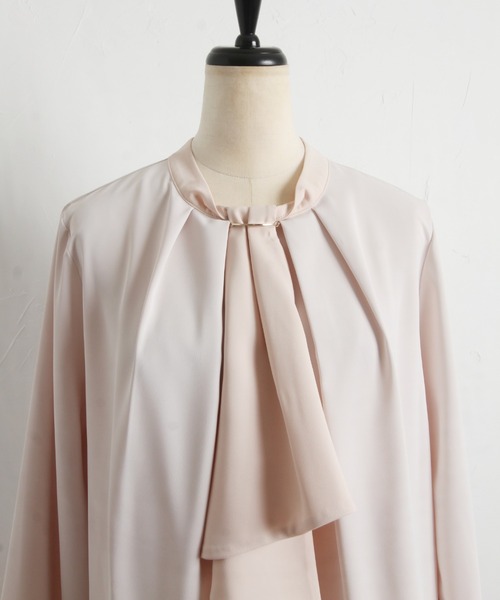 tocco closet（トッコ　クローゼット）の「バー付きラッフルボウタイ配色ブラウス（シャツ/ブラウス・レディース・ブラック/オフホワイト/ライトベージュ・M）」の9枚目の写真