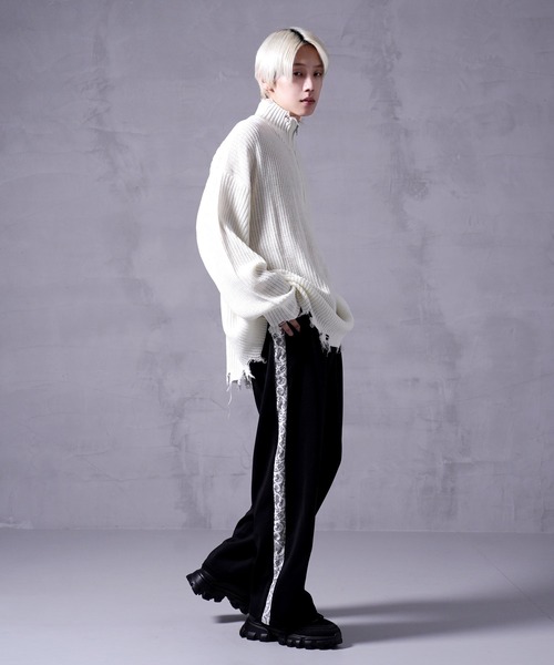 G.O.C（ジーオーシー）の「ダメージ ハーフジップ ニット プルオーバー（ニット/セーター・メンズ・チャコールグレー/ホワイト/ブラック/ワイン・MEDIUM/LARGE）」の7枚目の写真