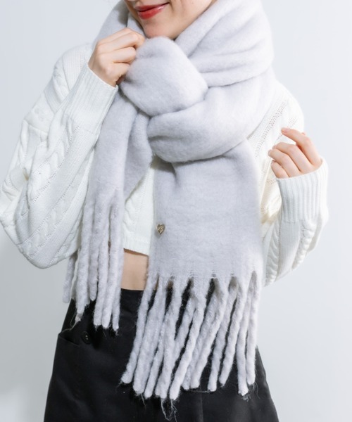 グレーとホワイトのオーブマフラー
ヴィヴィアン ウエストウッド BEAMS MEN｜THE INOUE BROTHERS / アルパカ ブラッシュマフラー AW