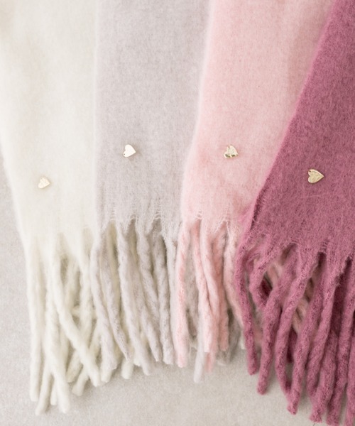 OLIVE des OLIVE（オリーブデオリーブ）の「ハートチャーム付きブークレマフラー　1032160010（マフラー・レディース・ピンク/ライトグレー/オフホワイト/ピンク系その他・FREE）」の6枚目の写真