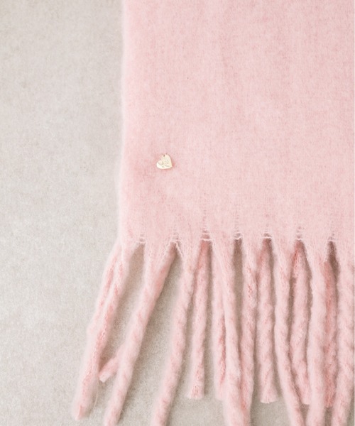 OLIVE des OLIVE（オリーブデオリーブ）の「ハートチャーム付きブークレマフラー　1032160010（マフラー・レディース・ピンク/ライトグレー/オフホワイト/ピンク系その他・FREE）」の7枚目の写真