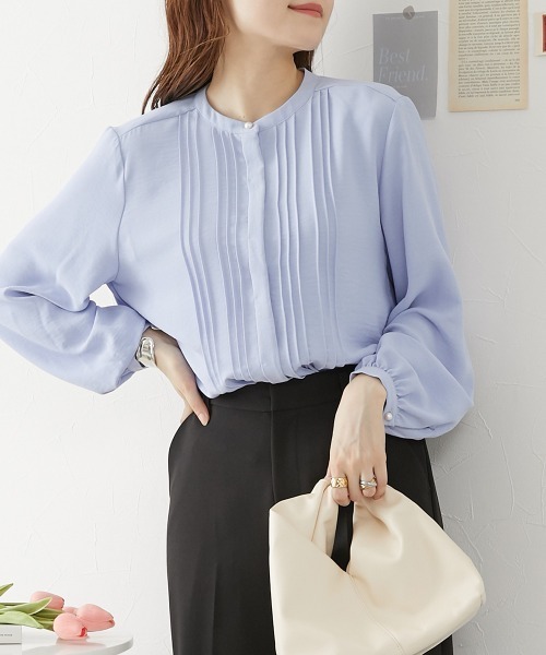 nissen(ニッセン)の「パール調ボタンプリーツブラウス(シャツ/ブラウス・レディース・オフホワイト/サックスブルー/ブラック/ダークグリーン/ブラウン/グレイッシュベージュ・LL/L/M)」の1枚目の写真