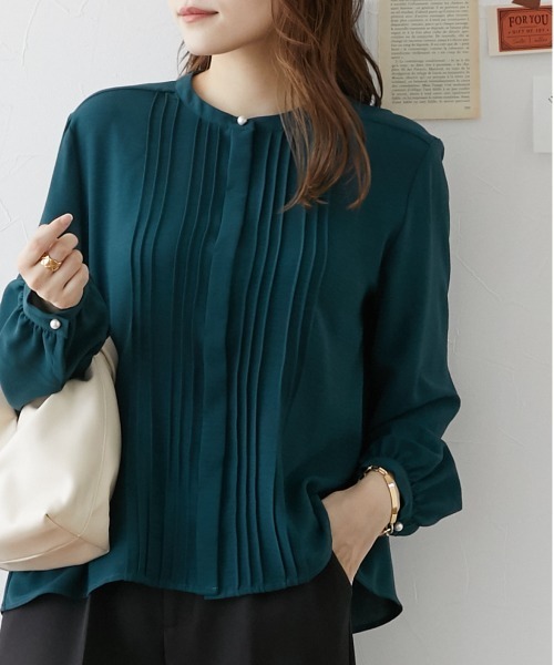 nissen(ニッセン)の「パール調ボタンプリーツブラウス(シャツ/ブラウス・レディース・オフホワイト/サックスブルー/ブラック/ダークグリーン/ブラウン/グレイッシュベージュ・LL/L/M)」の6枚目の写真