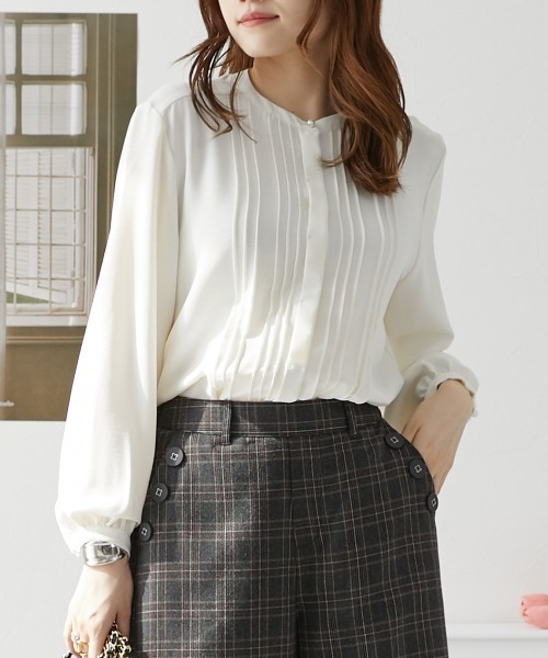 nissen(ニッセン)の「パール調ボタンプリーツブラウス(シャツ/ブラウス・レディース・オフホワイト/サックスブルー/ブラック/ダークグリーン/ブラウン/グレイッシュベージュ・LL/L/M)」の11枚目の写真