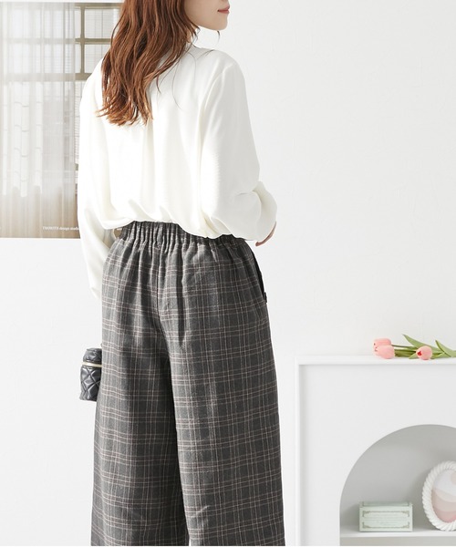 nissen(ニッセン)の「パール調ボタンプリーツブラウス(シャツ/ブラウス・レディース・オフホワイト/サックスブルー/ブラック/ダークグリーン/ブラウン/グレイッシュベージュ・LL/L/M)」の13枚目の写真