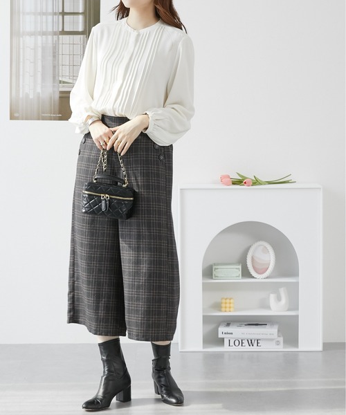 nissen(ニッセン)の「パール調ボタンプリーツブラウス(シャツ/ブラウス・レディース・オフホワイト/サックスブルー/ブラック/ダークグリーン/ブラウン/グレイッシュベージュ・LL/L/M)」の14枚目の写真