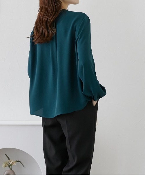 nissen(ニッセン)の「パール調ボタンプリーツブラウス(シャツ/ブラウス・レディース・オフホワイト/サックスブルー/ブラック/ダークグリーン/ブラウン/グレイッシュベージュ・LL/L/M)」の18枚目の写真