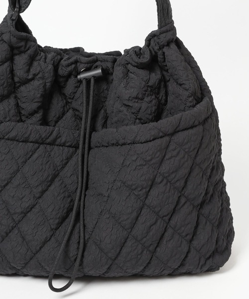 LOWRYS FARM（ローリーズファーム）の「ポケツキキルティングショルダー　980532（ショルダーバッグ・レディース・アイボリー/ブラック・FREE）」の11枚目の写真