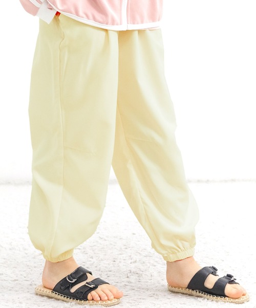 Bee des Bee（ビーデスビー）の「バルーンサーカスパンツ（その他パンツ・キッズ・ブラック/ベージュ/ピンク/アイボリー/カーキ/チャコール/ダークカーキ/ラベンダー/ネイビー系・140cm/120cm/110cm/150cm/130cm/100cm）」の2枚目の写真