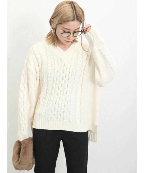 Samansa Mos2 blue（サマンサモスモスブルー）の「◎Vネックケーブルニットプルオーバー（ニット/セーター・レディース・ブラウン/キナリ/ブラック・F）」の4枚目の写真