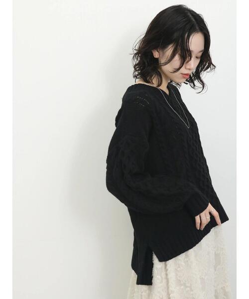 Samansa Mos2 blue（サマンサモスモスブルー）の「◎Vネックケーブルニットプルオーバー（ニット/セーター・レディース・ブラウン/キナリ/ブラック・F）」の6枚目の写真