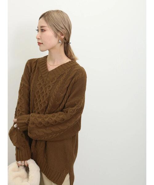 Samansa Mos2 blue（サマンサモスモスブルー）の「◎Vネックケーブルニットプルオーバー（ニット/セーター・レディース・ブラウン/キナリ/ブラック・F）」の11枚目の写真