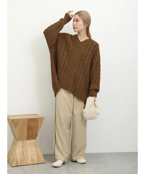 Samansa Mos2 blue（サマンサモスモスブルー）の「◎Vネックケーブルニットプルオーバー（ニット/セーター・レディース・ブラウン/キナリ/ブラック・F）」の13枚目の写真