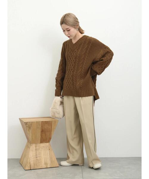 Samansa Mos2 blue（サマンサモスモスブルー）の「◎Vネックケーブルニットプルオーバー（ニット/セーター・レディース・ブラウン/キナリ/ブラック・F）」の14枚目の写真