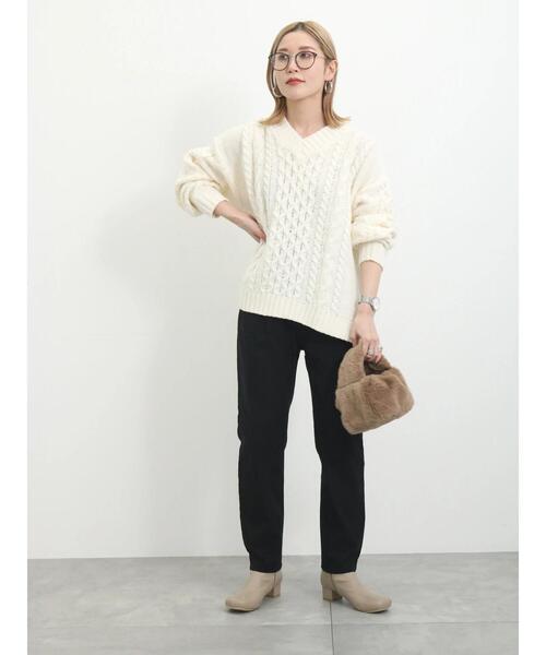 Samansa Mos2 blue（サマンサモスモスブルー）の「◎Vネックケーブルニットプルオーバー（ニット/セーター・レディース・ブラウン/キナリ/ブラック・F）」の18枚目の写真