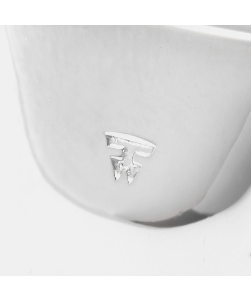 TOM WOOD（トムウッド）の「TOM WOOD cushion satin ring トムウッド クッション サテン リング（リング・レディース・シルバー・50/52/54/56）」の5枚目の写真