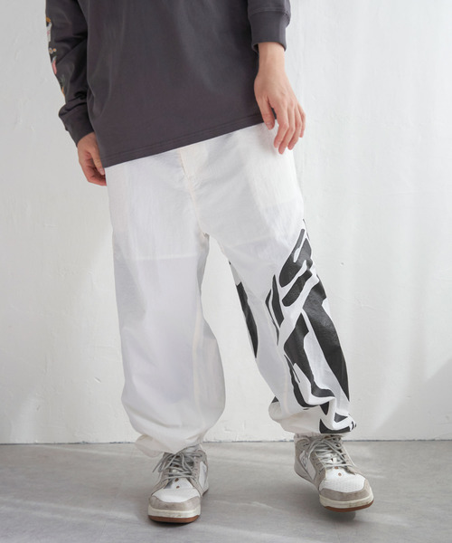 VISION STREET WEAR（ヴィジョンストリートウェア）の「VISION STREET WEAR ヴィジョンストリートウェア サークルロゴナイロンパンツ（その他パンツ・メンズ・ホワイト/ブラック・L/LL/M）」の3枚目の写真