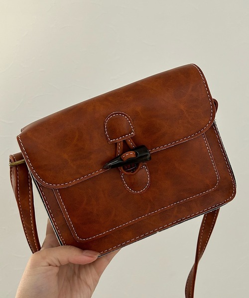 Cham.（チャム）の「トグルボタンレトロショルダーバッグ（ショルダーバッグ・レディース・ダークブラウン/ブラック/ライトブラウン/レッド・F）」の3枚目の写真