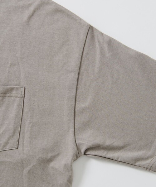 FREAK'S STORE（フリークスストア）の「限定展開 STORATECH/ストラテック ビッグシルエットTシャツ/USAコットン/抗菌/防臭/制菌/UVカット/接触冷感/吸水速乾（Tシャツ/カットソー・メンズ・グレイッシュベージュ/スミクロ/ネイビー/ブラック/ホワイト・LARGE/X-LARGE/SMALL/MEDIUM）」の9枚目の写真