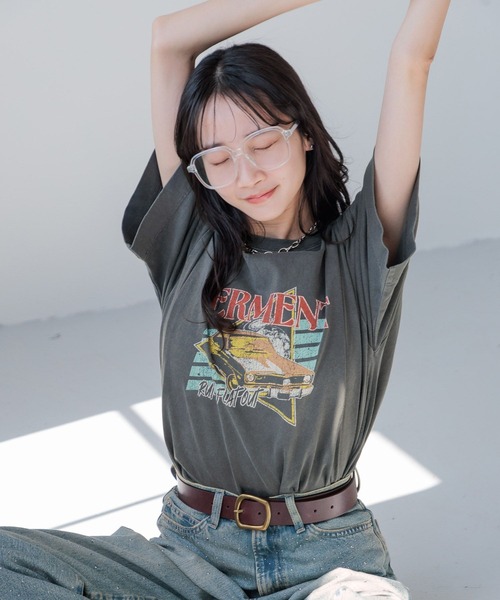 LOWRYS FARM(ローリーズファーム)の「USEDバンドTSS 113919(Tシャツ/カットソー・レディース・ホワイト/チャコールグレー/アイボリー/グレー系その他/ホワイト系その他・FREE)」の5枚目の写真