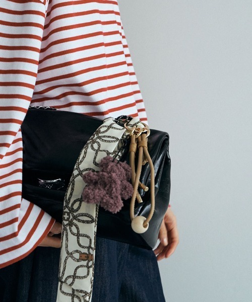 marjour（マージュール）の「WOOD BALL HAND STRAP（キーホルダー・レディース・ブラック/ベージュ・FREE）」の6枚目の写真