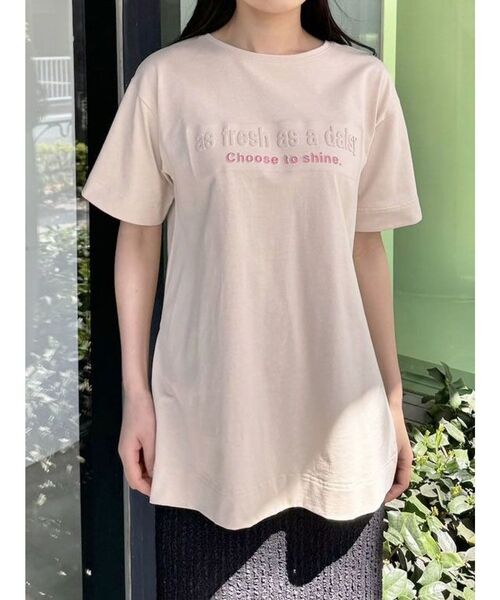CALNAMUR(カルナムール)の「エンボスプリントTシャツ(Tシャツ/カットソー・レディース・ホワイト/ベージュ/ブラック・FREE)」の4枚目の写真