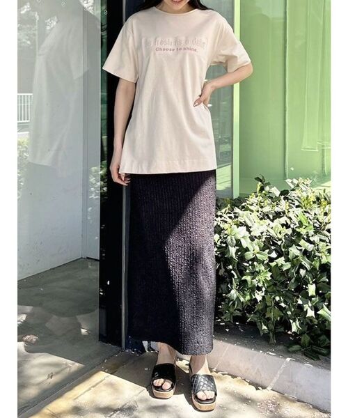 CALNAMUR(カルナムール)の「エンボスプリントTシャツ(Tシャツ/カットソー・レディース・ホワイト/ベージュ/ブラック・FREE)」の6枚目の写真