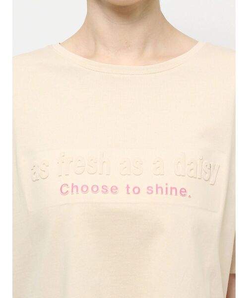 CALNAMUR(カルナムール)の「エンボスプリントTシャツ(Tシャツ/カットソー・レディース・ホワイト/ベージュ/ブラック・FREE)」の18枚目の写真