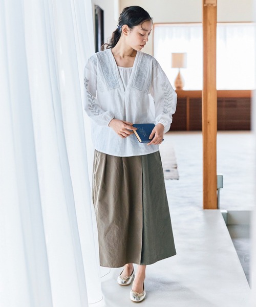 and myera（アンド マイラ）の「ａｎｄ　ｍｙｅｒａ　アンティークブラウス（シャツ/ブラウス・レディース・ホワイト・X-LARGE/LARGE/MEDIUM/SMALL）」の3枚目の写真
