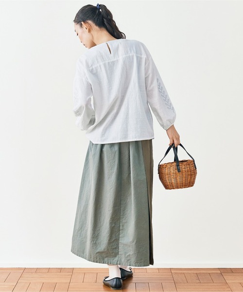 and myera（アンド マイラ）の「ａｎｄ　ｍｙｅｒａ　アンティークブラウス（シャツ/ブラウス・レディース・ホワイト・X-LARGE/LARGE/MEDIUM/SMALL）」の6枚目の写真