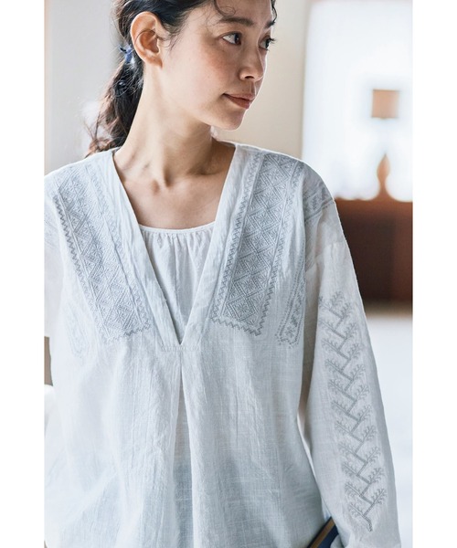 and myera（アンド マイラ）の「ａｎｄ　ｍｙｅｒａ　アンティークブラウス（シャツ/ブラウス・レディース・ホワイト・X-LARGE/LARGE/MEDIUM/SMALL）」の8枚目の写真